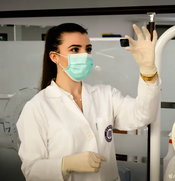 Mujer en un laboratorio
